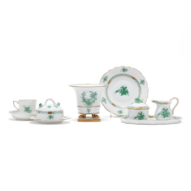 a-group-of-herend-i-chinese-bouquet-green-i-porcelain-tableware