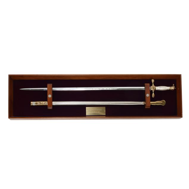 west-point-graduate-s-presentation-sword-scabbard-in-display-box