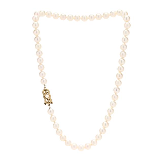 single-strand-pearl-necklace-mikimoto