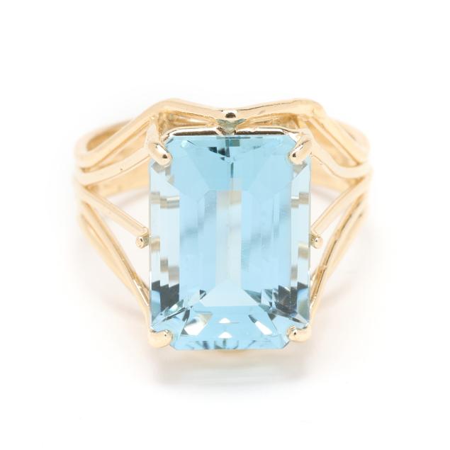 gold-and-blue-topaz-ring