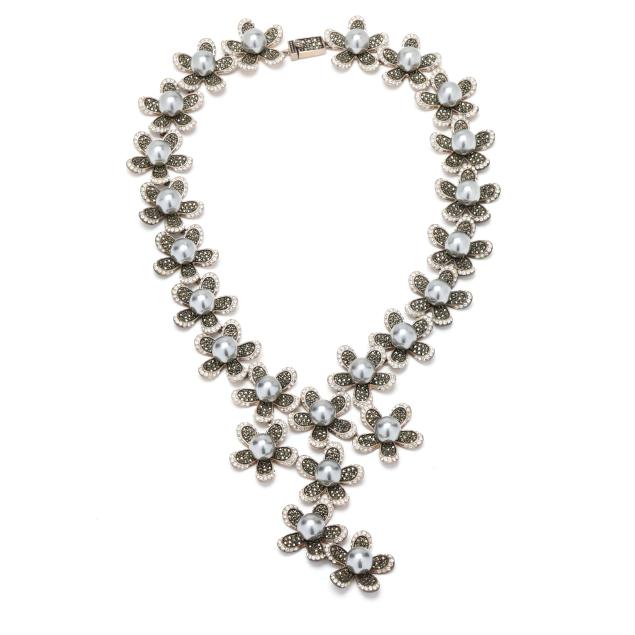 silver-floral-motif-necklace