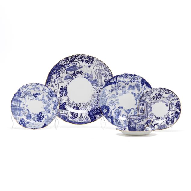 royal-crown-derby-large-set-of-i-blue-mikado-i-china-dinnerware