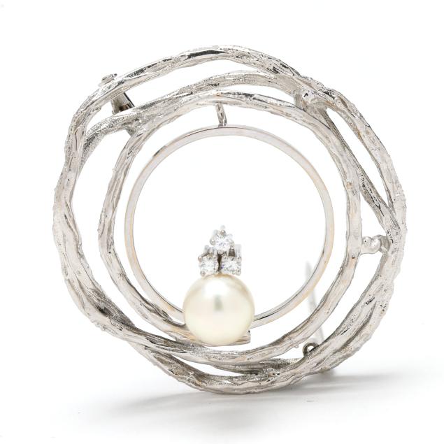 white-gold-pearl-and-diamond-brooch