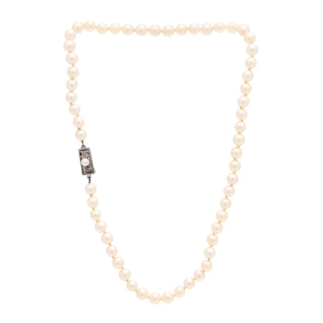 single-strand-pearl-necklace-mikimoto