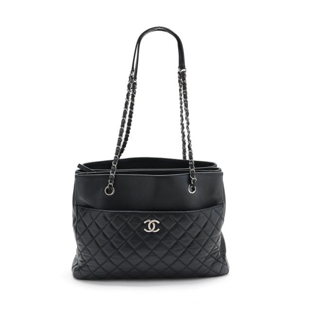 black-quilted-leather-tote-bag-chanel