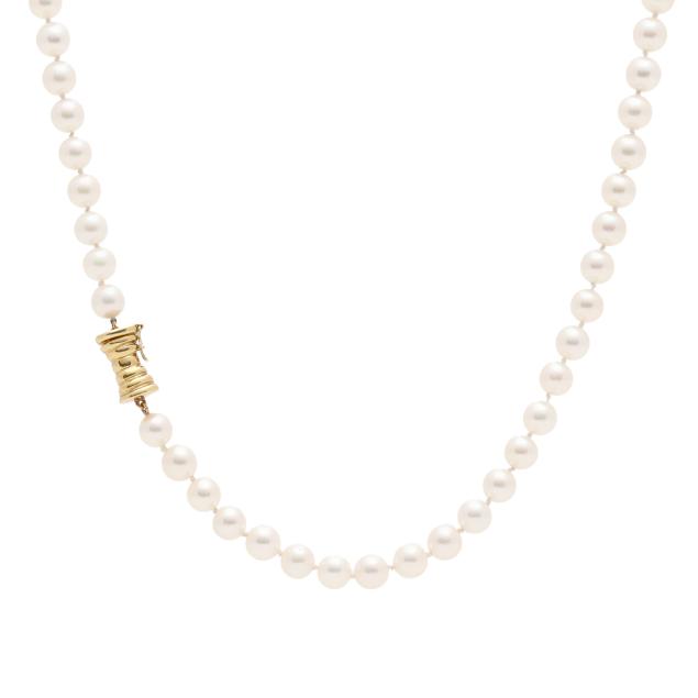 gold-and-pearl-necklace