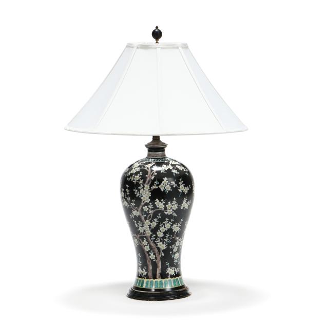 a-chinese-famille-noire-porcelain-vase-table-lamp