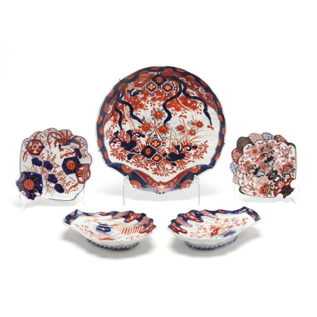 a-collection-of-five-japanese-imari-porcelain-shell-dishes