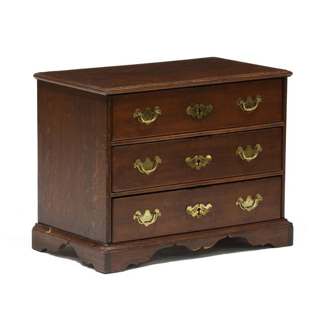 william-and-mary-oak-diminutive-side-chest