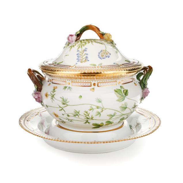 royal-copenhagen-i-flora-danica-i-porcelain-round-lidded-tureen-with-ladle-and-underplate