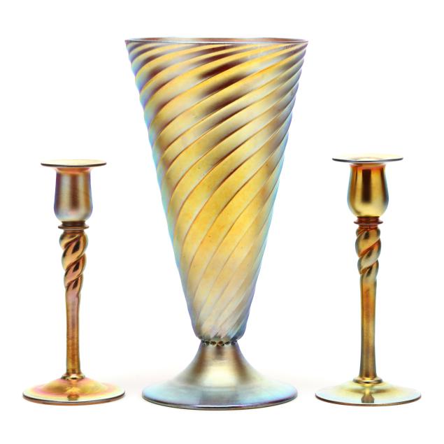 assembled-steuben-three-piece-aurene-garniture