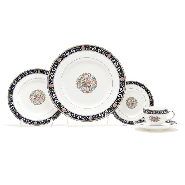 wedgwood-46-pieces-of-i-runnymede-blue-i-dinnerware