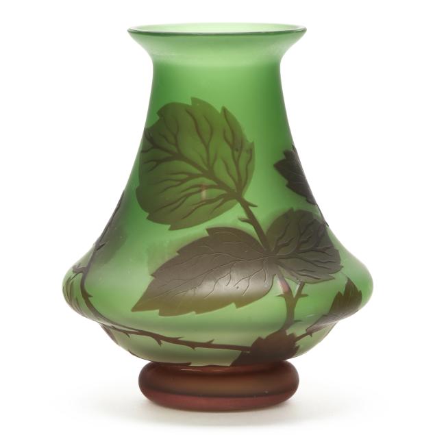 richard-cameo-glass-cabinet-vase