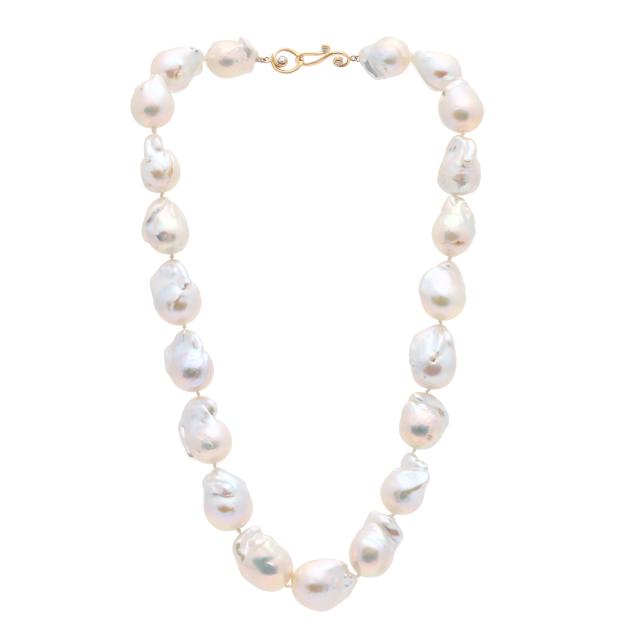 strand-of-tapered-baroque-south-sea-pearls