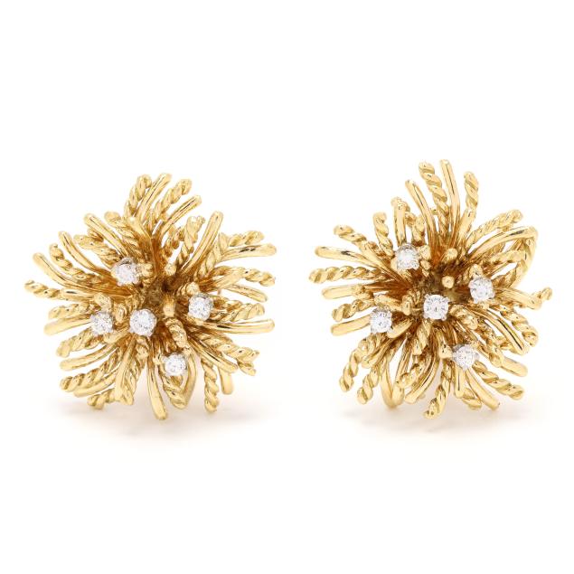 gold-and-diamond-anemone-motif-earrings