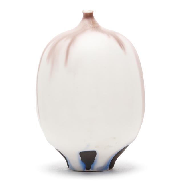 rose-and-erni-cabat-porcelain-feelie-vase