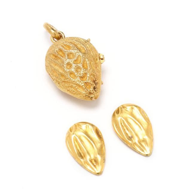 antique-gold-almond-motif-locket-charm