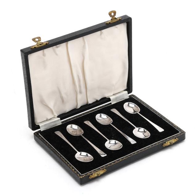 cased-set-of-elizabeth-ii-silver-demitasse-spoons