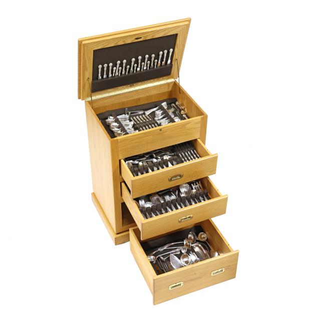 monumental-gorham-i-lancaster-i-sterling-silver-flatware-service-for-twelve-with-custom-chest-492-pieces