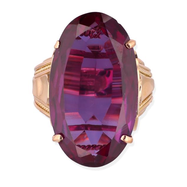 gold-and-synthetic-color-change-sapphire-ring