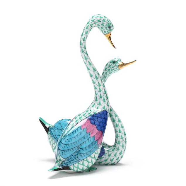 herend-green-fishnet-pair-of-swans-porcelain-figurine