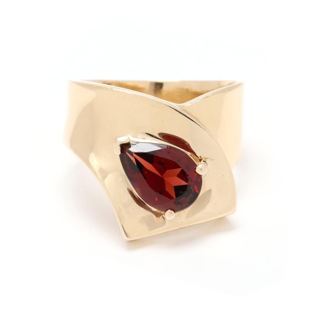 gold-and-garnet-ring