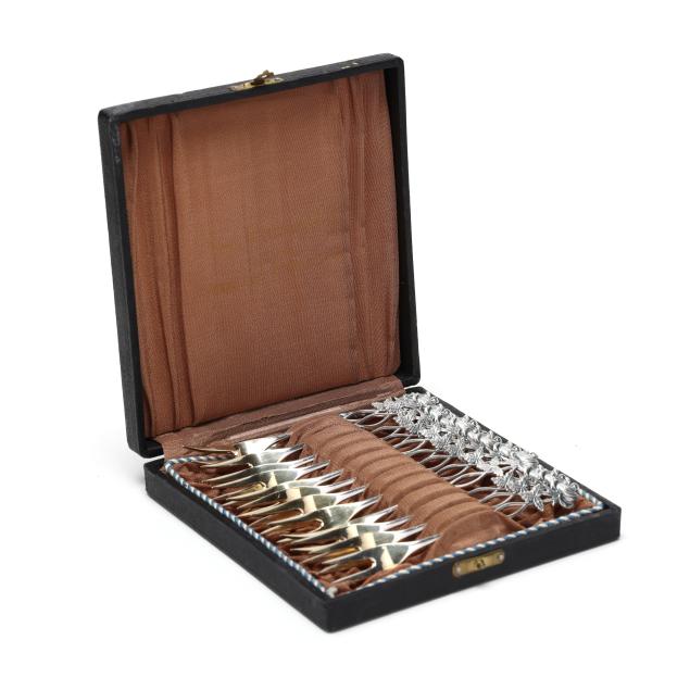 cased-set-of-twelve-finnish-silver-fruit-forks