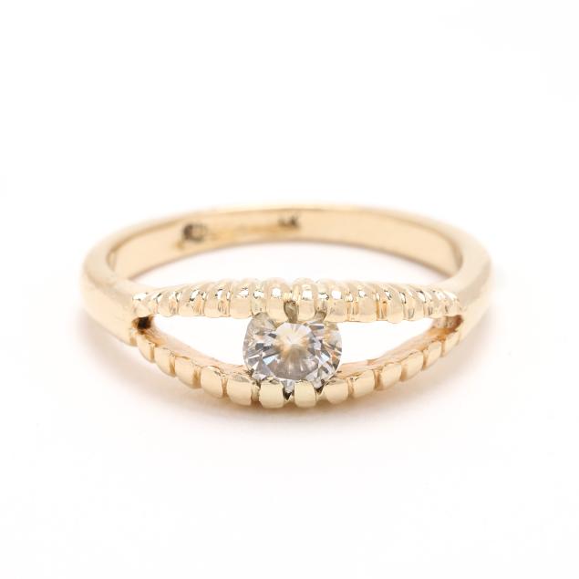 gold-and-diamond-ring