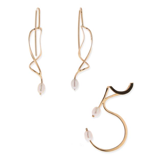 gold-and-pearl-drop-earrings-and-pendant