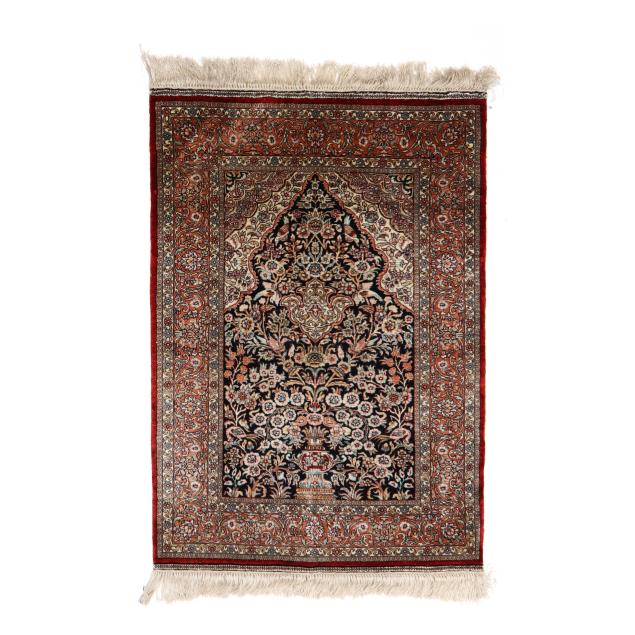 silk-prayer-rug