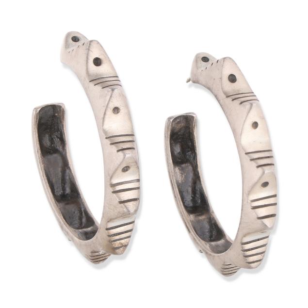 pair-of-modernist-silver-hoop-earrings-lisa-jenks