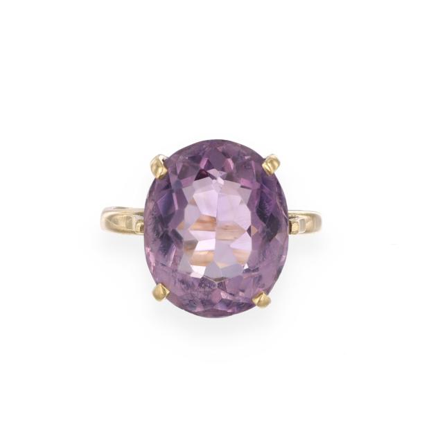 gold-and-amethyst-ring