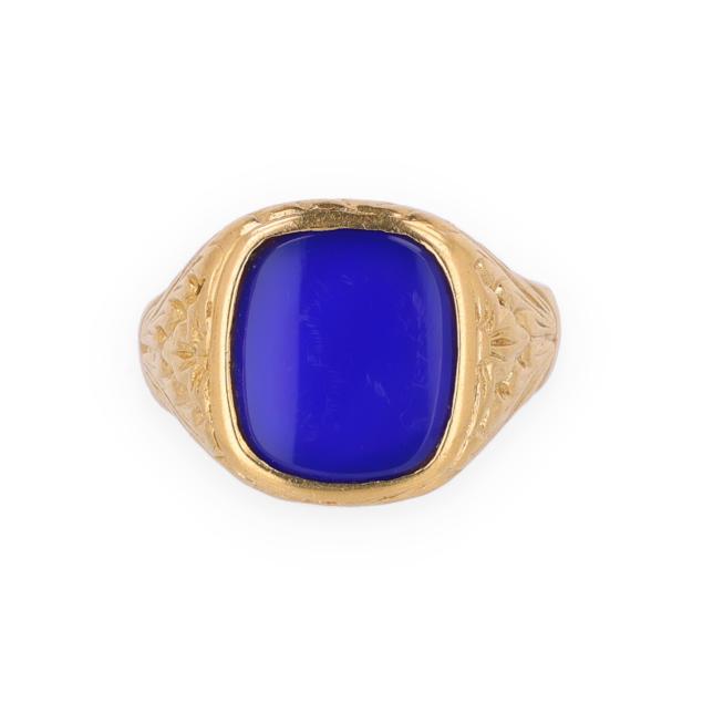 gold-and-blue-chalcedony-signet-ring