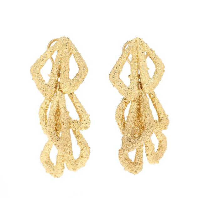 gold-geometric-motif-dangle-earrings