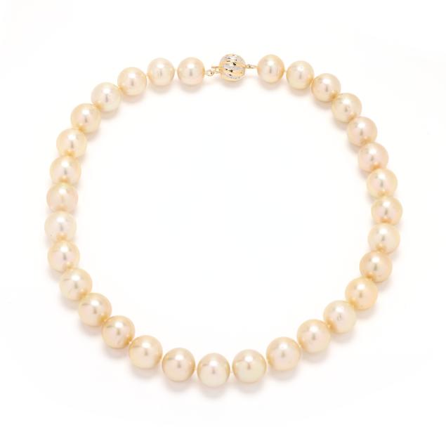 graduated-south-sea-pearl-necklace-with-gold-and-diamond-clasp