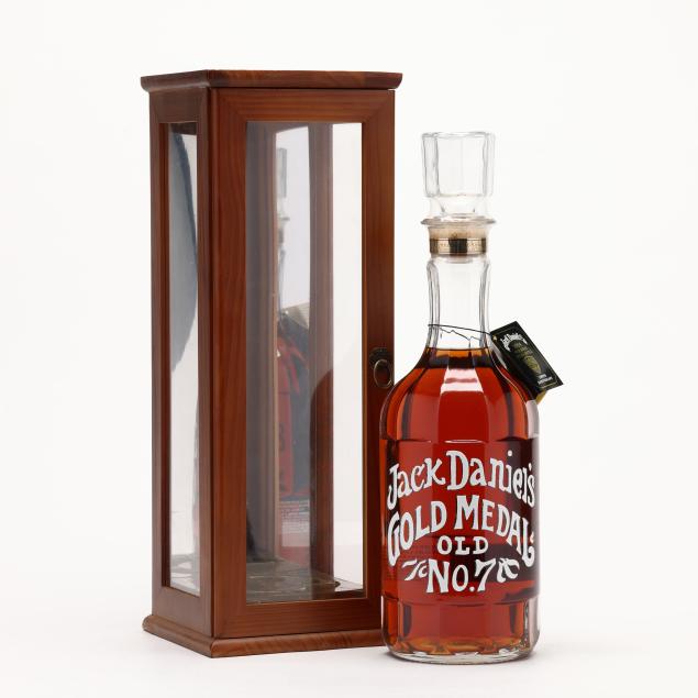 jack-daniel-s-1904-gold-medal-tennessee-whiskey-in-glass-decanter-1-1-75l
