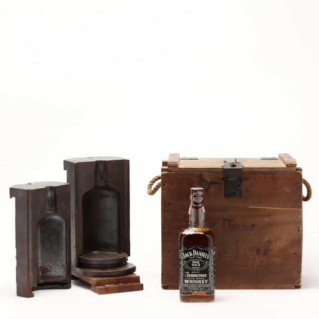 jack-daniel-s-original-cast-iron-mold-for-glassmaking-with-jack-daniel-s-1976-bottle-1-bt