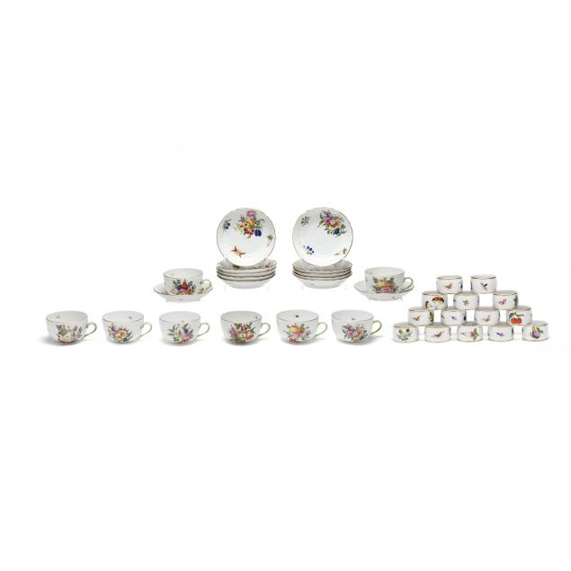 herend-i-fruits-and-flowers-i-napkin-rings-cups-and-saucers