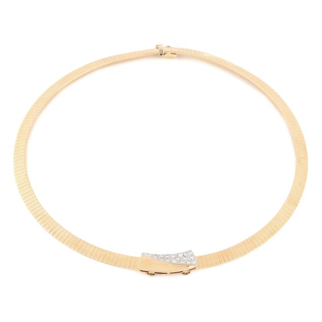 gold-and-diamond-necklace