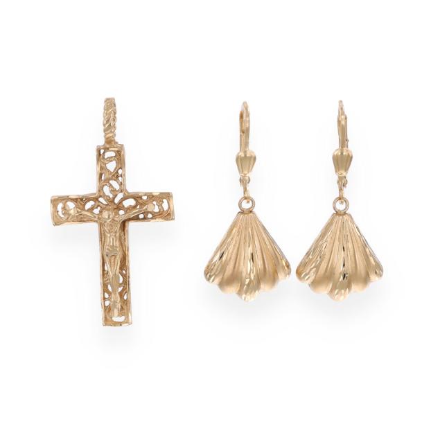 gold-earrings-and-pendant