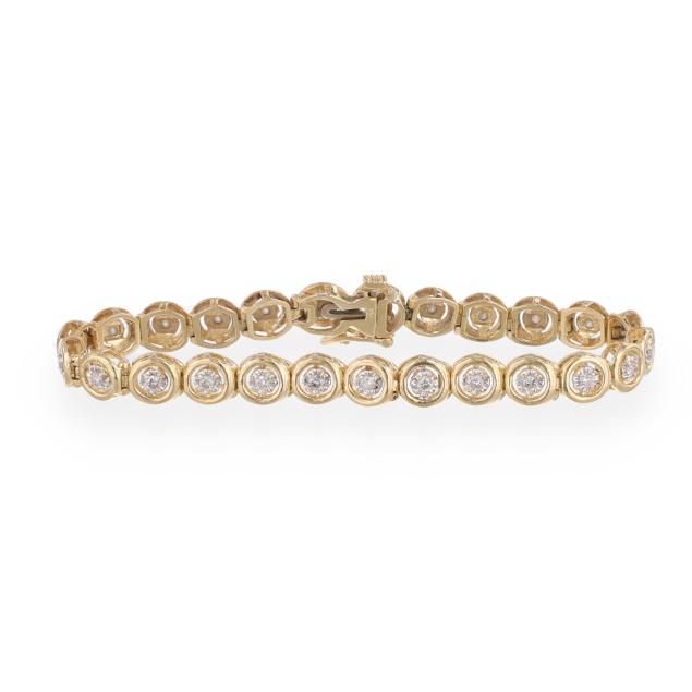 gold-and-diamond-line-bracelet