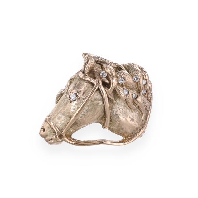 gold-and-diamond-horse-head-motif-ring