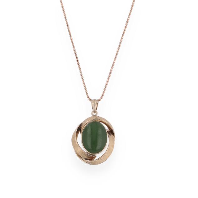 gold-and-nephrite-jade-pendant-necklace