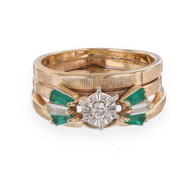 gold-emerald-and-diamond-ring
