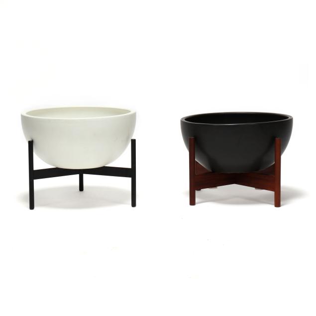case-study-ceramics-two-planters-on-stand