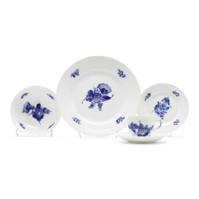 a-large-collection-of-royal-copenhagen-i-blue-flower-i-porcelain-dinnerware